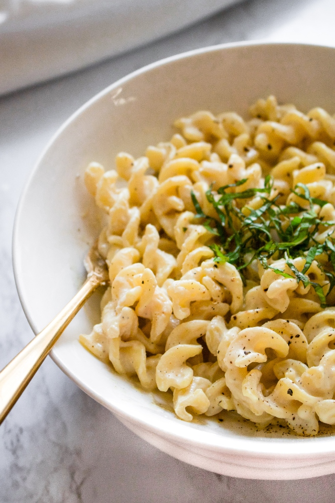 This creamy vegan garlic sauce recipe for pasta or pizza is completely dairy-free and packed with protein! It’s also nut-free (NO cashews!), gluten-free, and includes an oil-free option. It’s easy to make and takes 20 minutes: Just roast your garlic, blend the ingredients, and pour over pasta, pizza, or garlic bread! #vegangarlicsauce #veganpastarecipes #veganpizzarecipes #silkentofu #tofurecipes