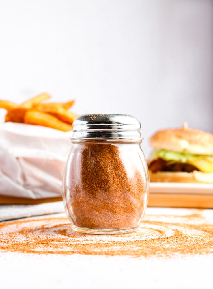 This Copycat Red Robin Seasoning is a heavenly seasoned salt that's incredible on everything from fried or roasted potatoes to veggie burgers + tacos. #vegan #seasoning #salt #paprika #recipe